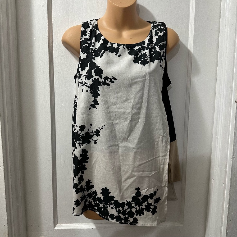 Roz and Ali White and Back Patterned Tank Top in M